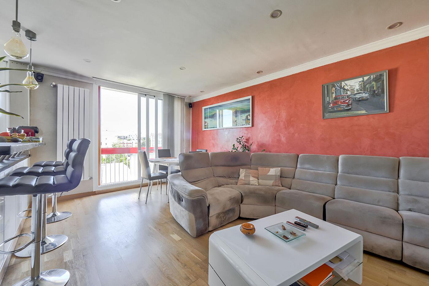 CALME - LUMINEUX - BALCON et PARKING