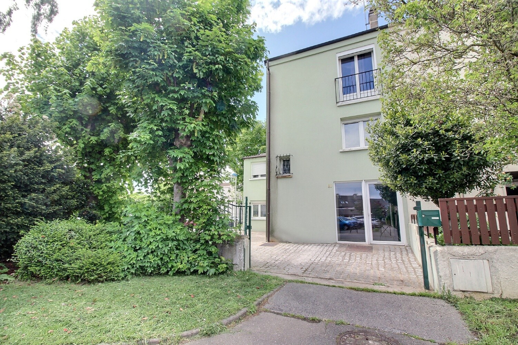 Vente : maison T7 (172 m²) à MAUREPAS - 1
