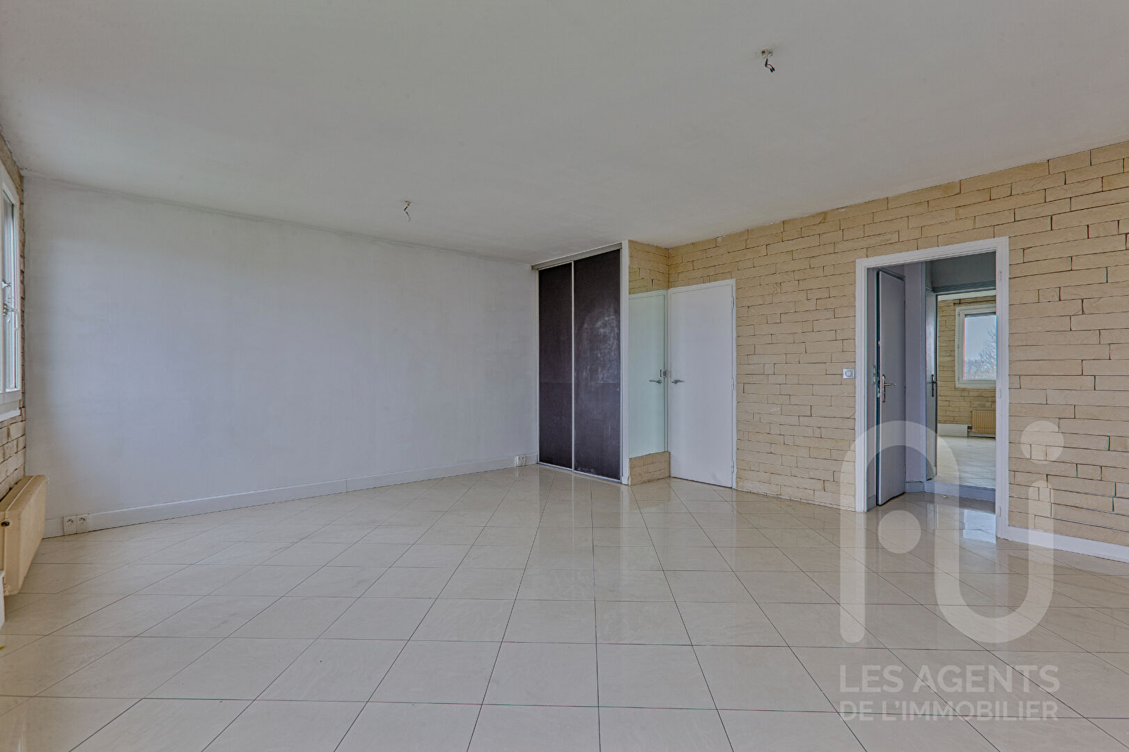DERNIER ÉTAGE - APPARTEMENT 3 PIÈCES AU CALME