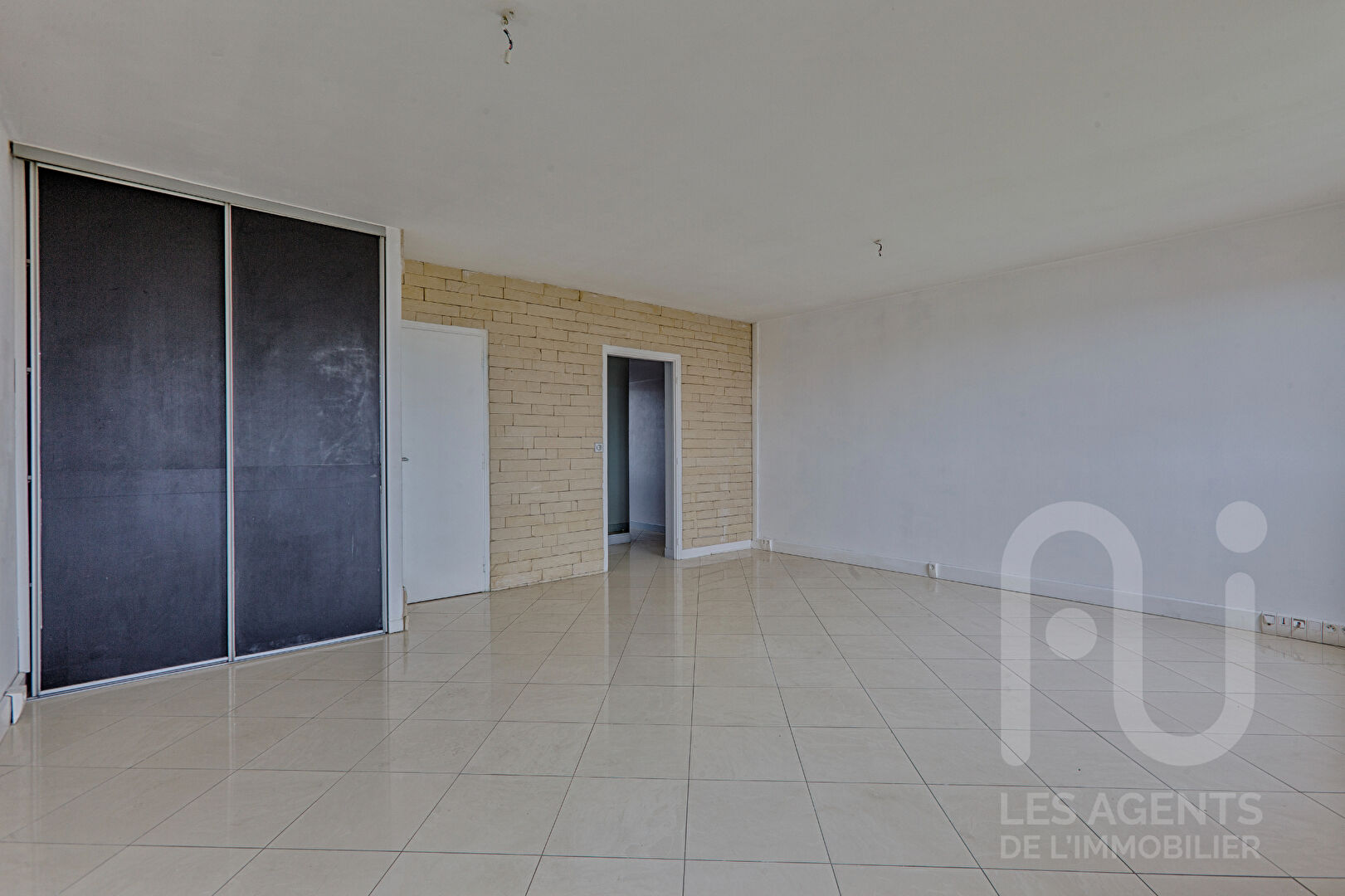 DERNIER ÉTAGE - APPARTEMENT 3 PIÈCES AU CALME