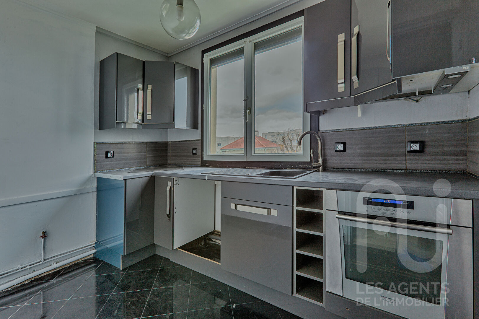 DERNIER ÉTAGE - APPARTEMENT 3 PIÈCES AU CALME