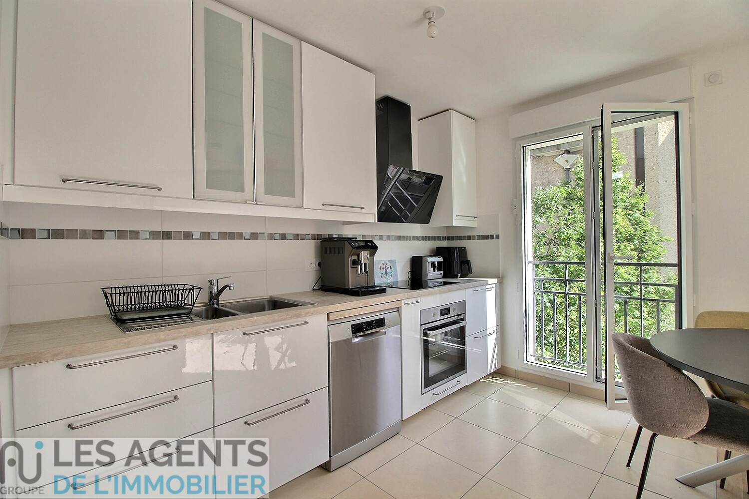 Appartement Puteaux 3 pièce(s) 59 m2 avec balcon