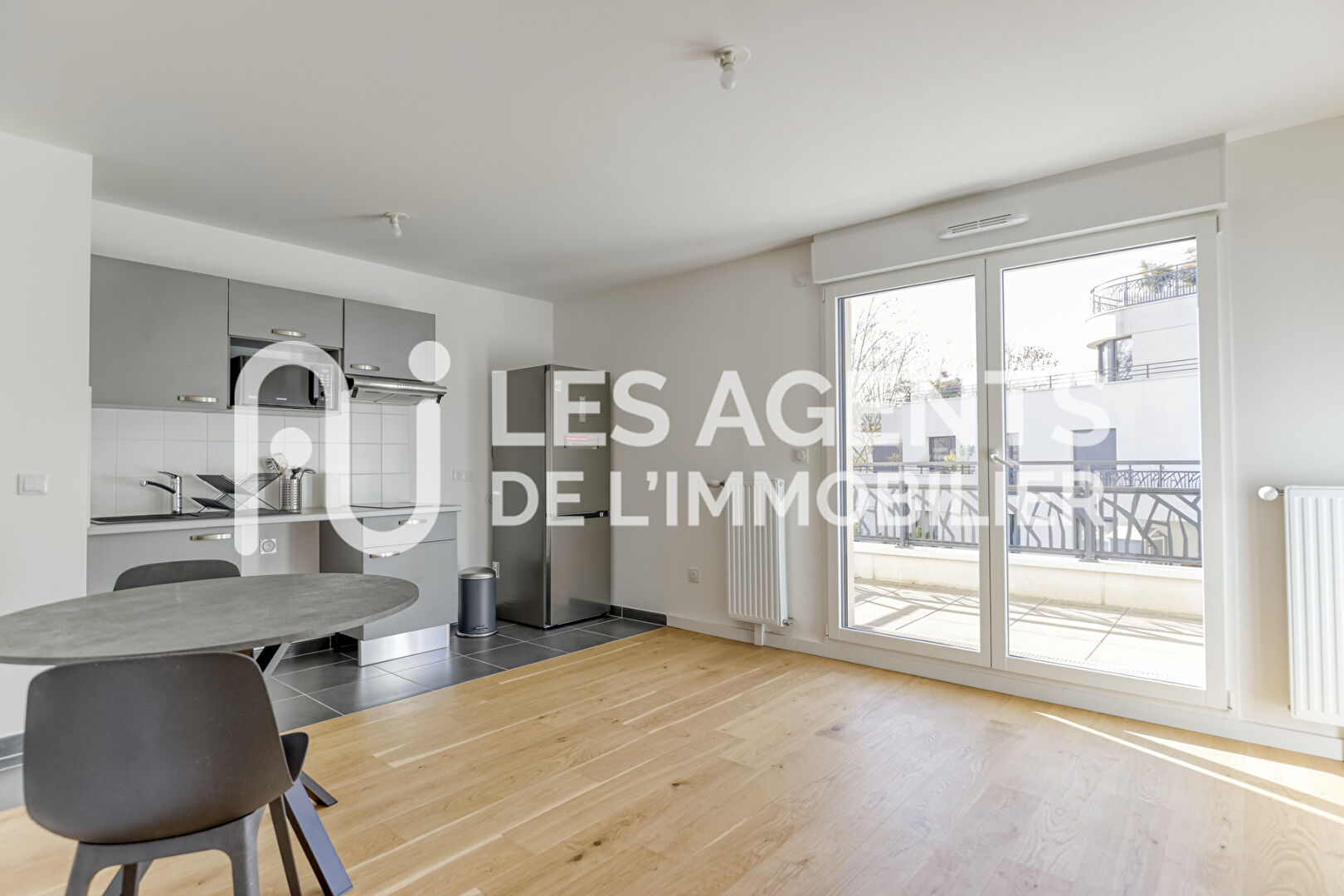 Colombes Arc Sportif  2 pièces meublé avec grand balcon Immeuble 2024 - 1