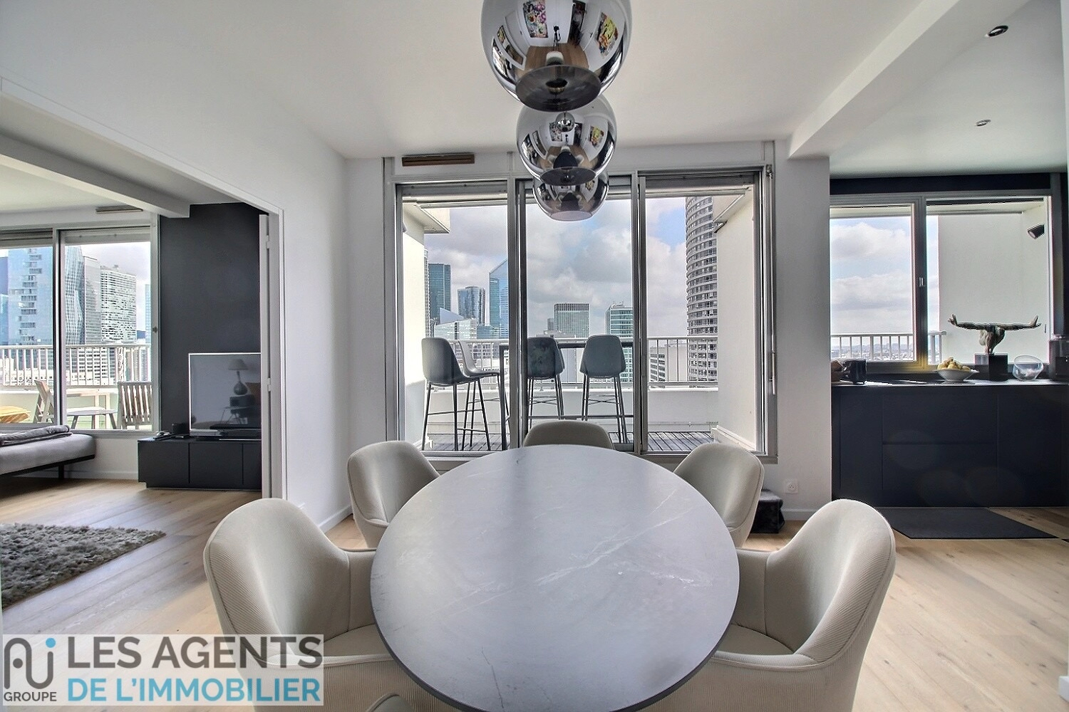 VENTE : appartement F5 (160 m² Carrez) à PUTEAUX