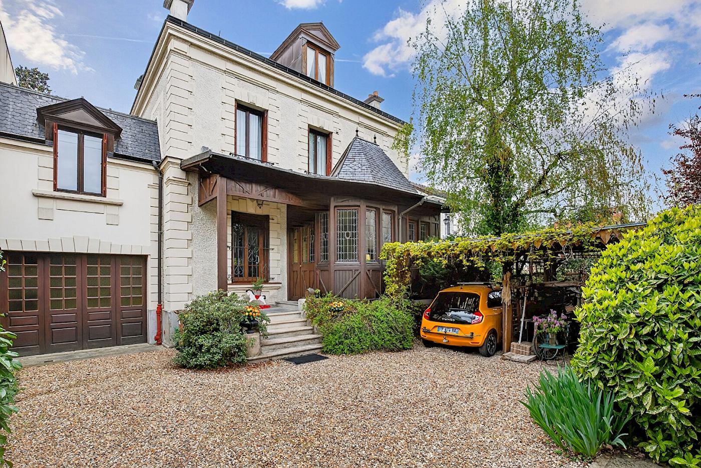 Maison Colombes 12 pièce(s) 235 m2