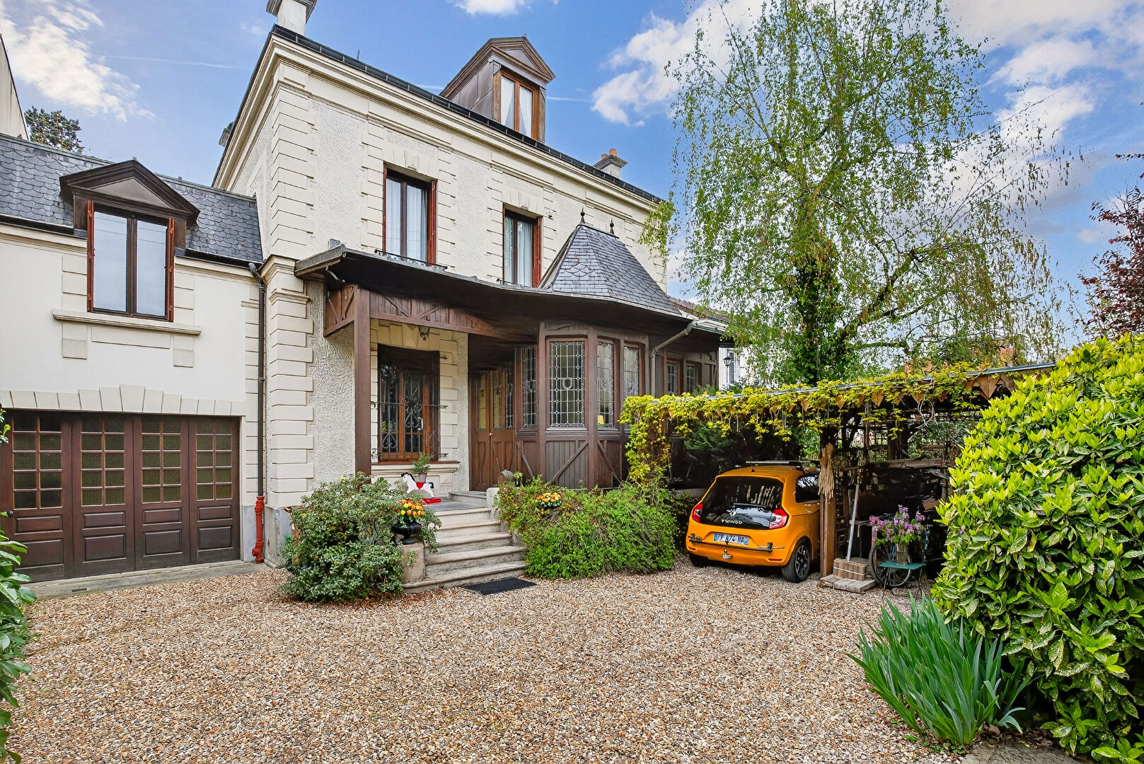 Maison Colombes 12 pièce(s) 235 m2 - 1