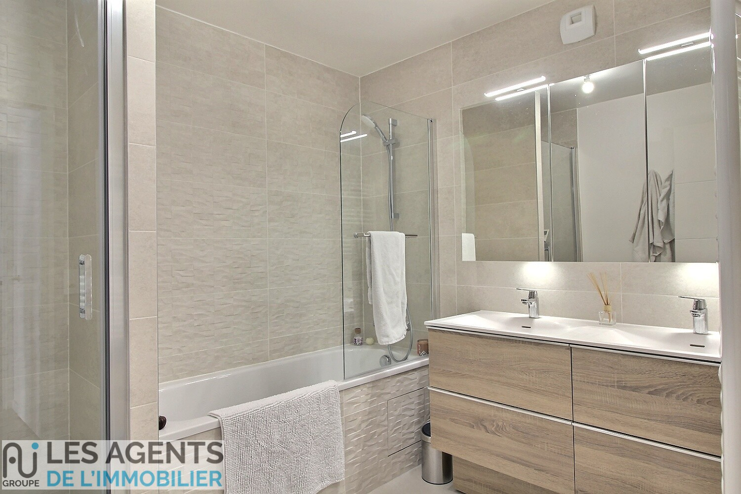 Appartement Puteaux 4 pièces 76 m2 - Parking &amp; Cave.
