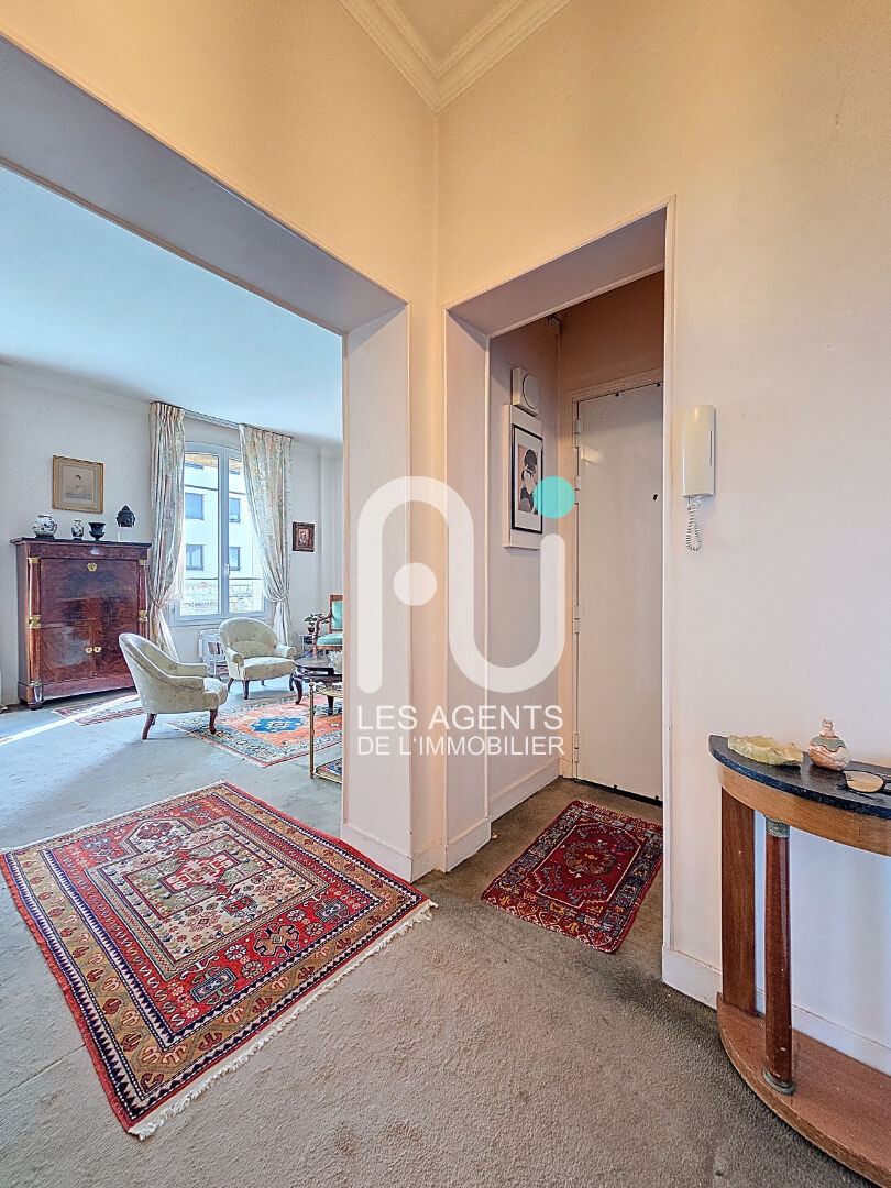 Appartement Suresnes 3 pièces78.06 m2 + cave + parking en suss