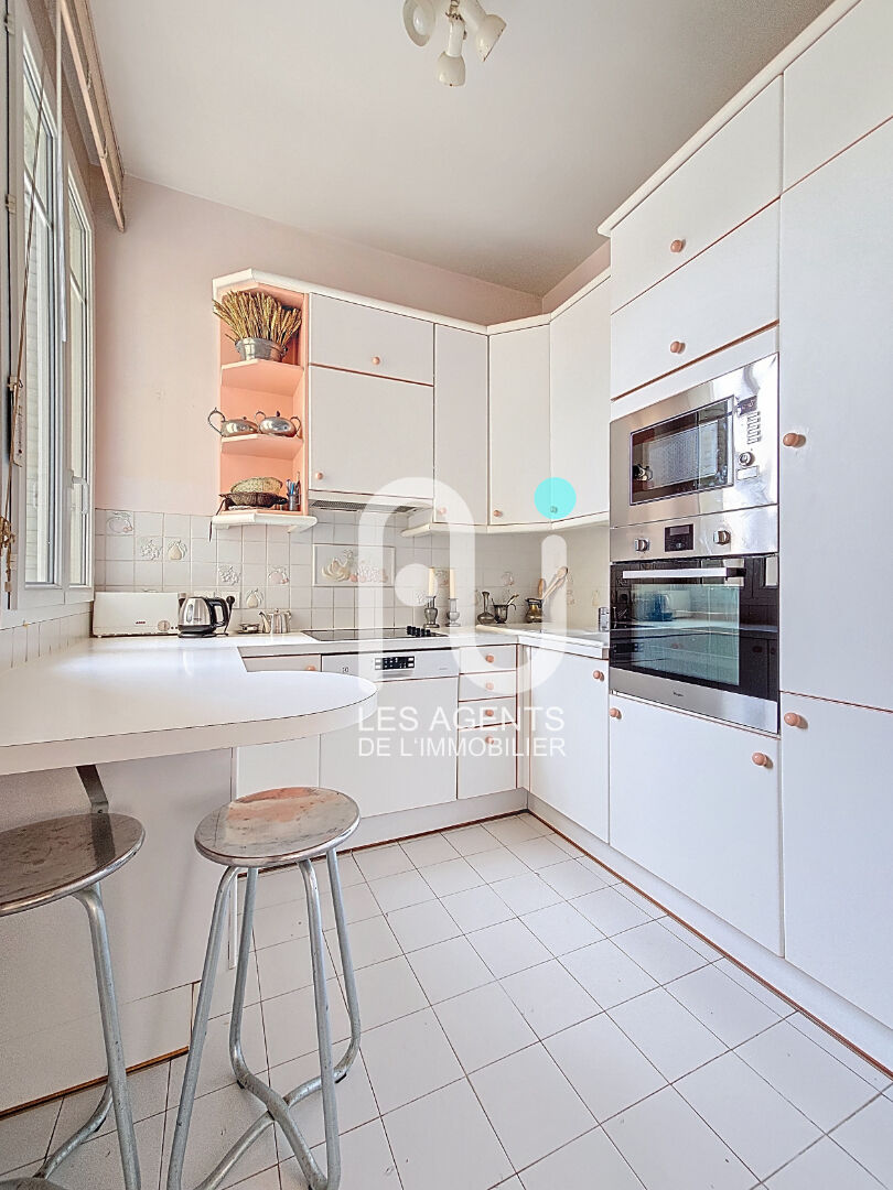 Appartement Suresnes 3 pièces78.06 m2 + cave + parking en suss